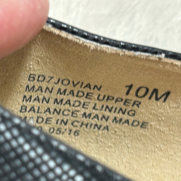 Bandolino Classic Black Glossy and Textured Wedge Heel Pumps - Picture 3 of 10